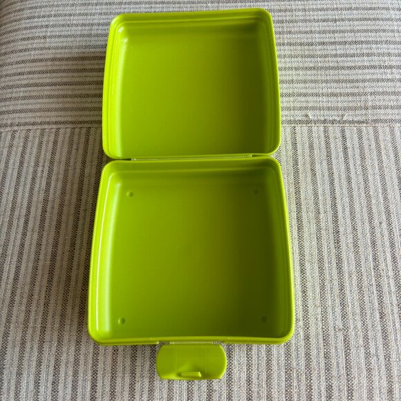 ECO Tupperware Green PEACE Lunchbox Sandwich Keeper 5"H x 5"W x 2"D - Picture 2 of 4